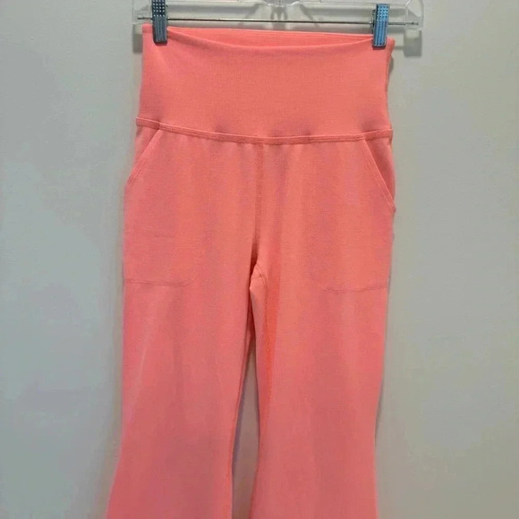 Beyond Yoga 187 Heather Rib All Day Flare Pant in Peach Sorbet size M - Picture 3 of 12
